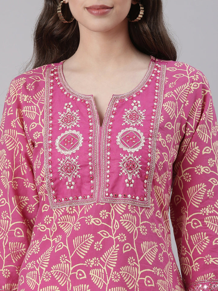 Neerus Magenta Printed Straight Kurta and Trousers
