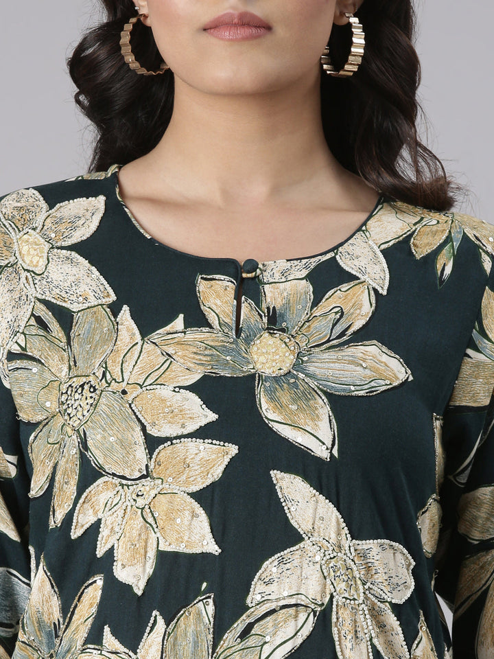 Neerus Green Casual Floral Straight Kurtas
