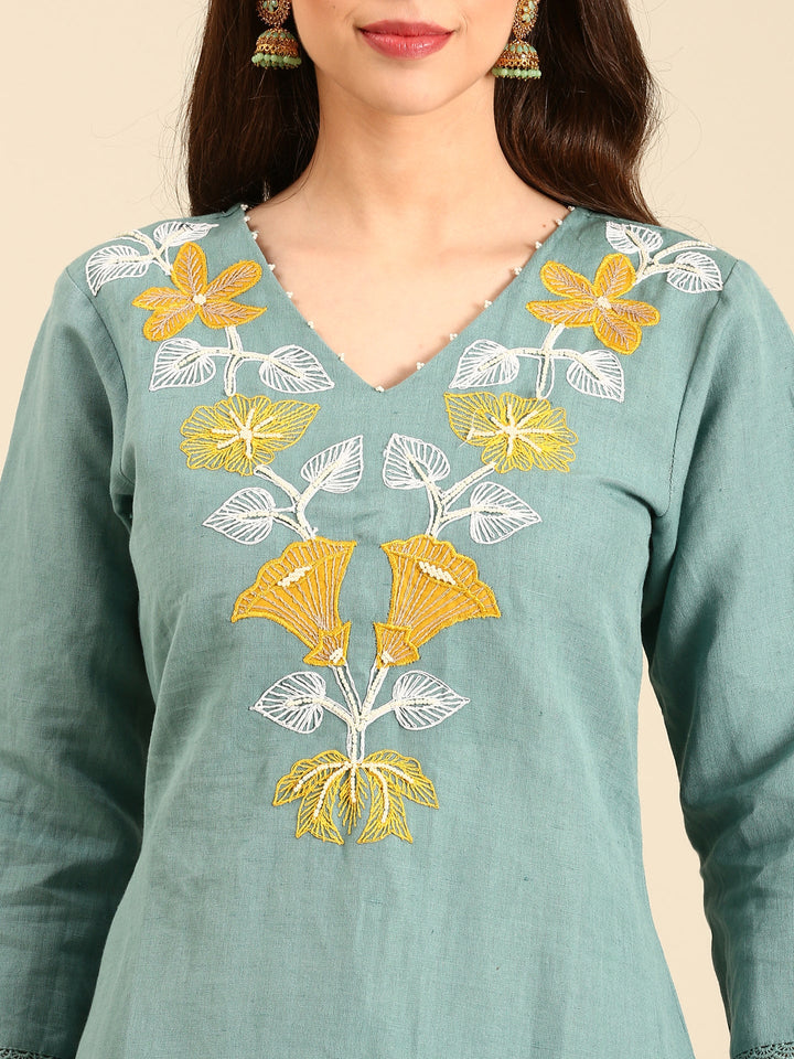 Neerus Green linen thread embroidered suit set - detail view 1
