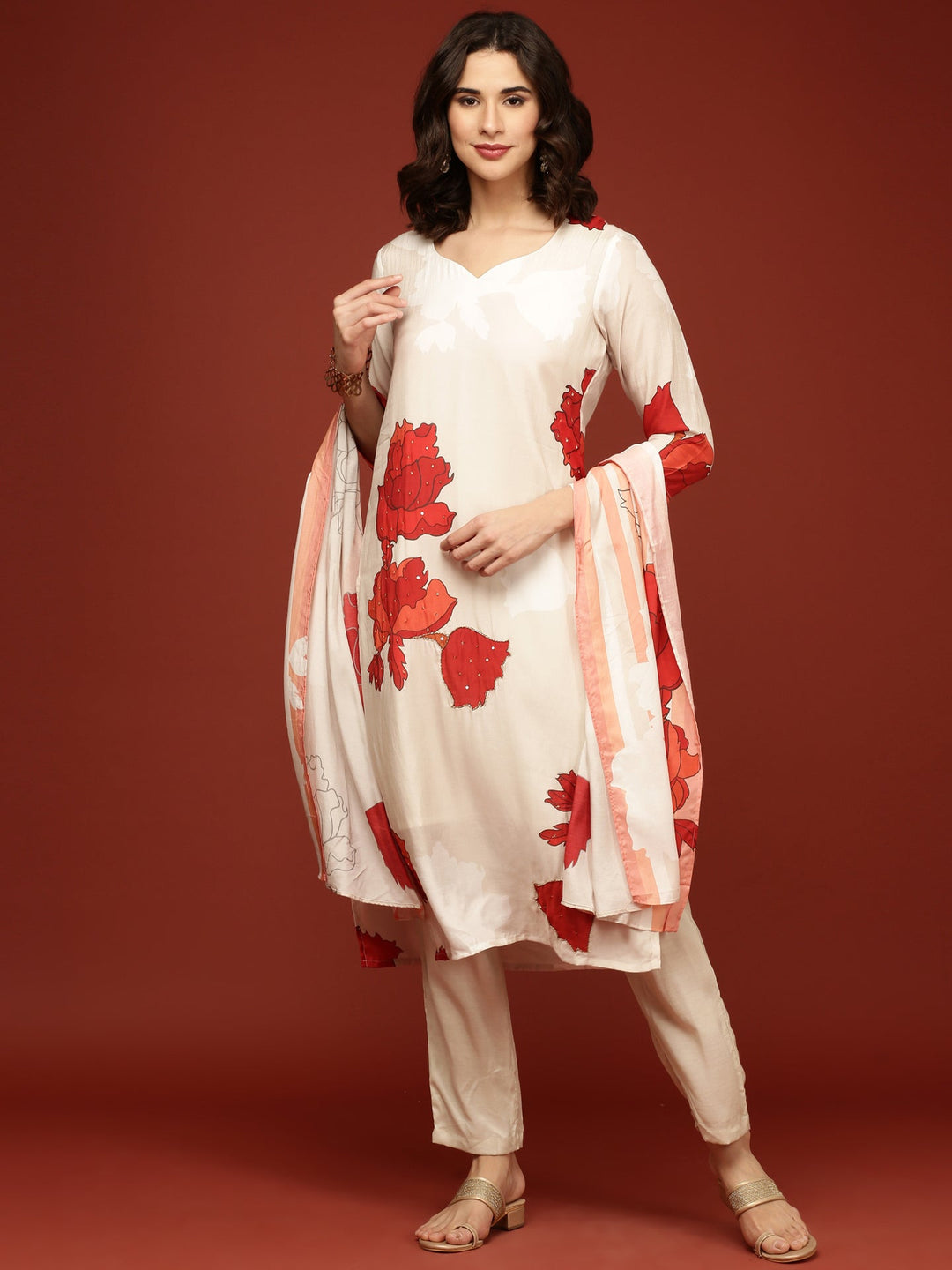 Neerus Beige muslin printed suit set - back view