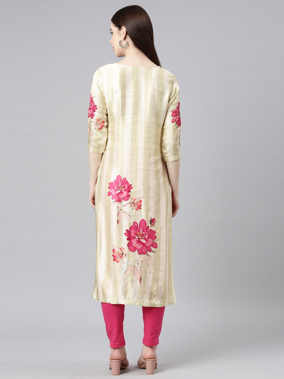 Neerus Green cotton printed straight kurta - detail view 1