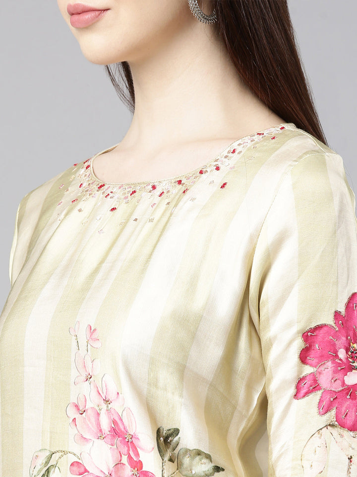 Neerus Green cotton printed straight kurta - detail view 2