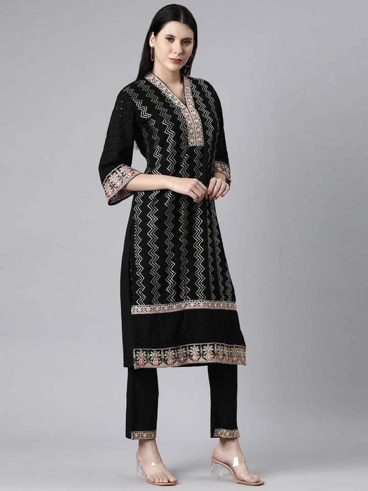 Neerus Black cotton printed suit set - side view