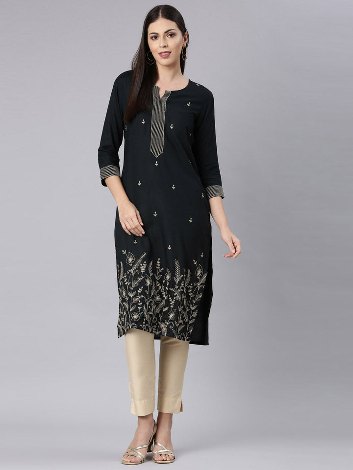 Neerus Green rayon solid straight kurta - detail view 3