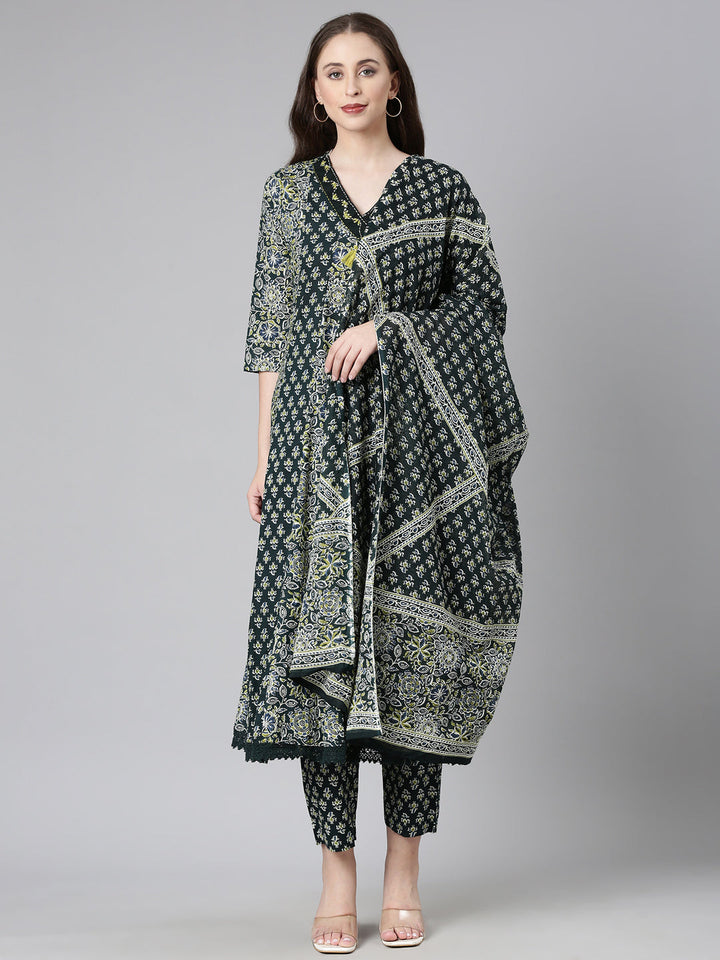 Neerus Green Printed Straight Kurta and Trousers With Dupatta