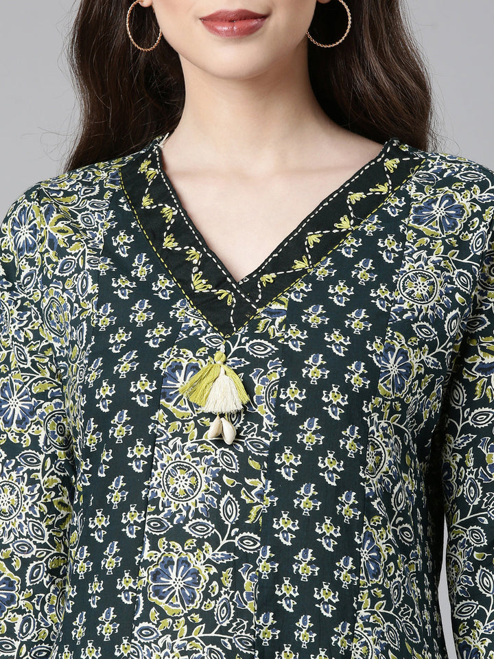 Neerus Green Printed Straight Kurta and Trousers With Dupatta