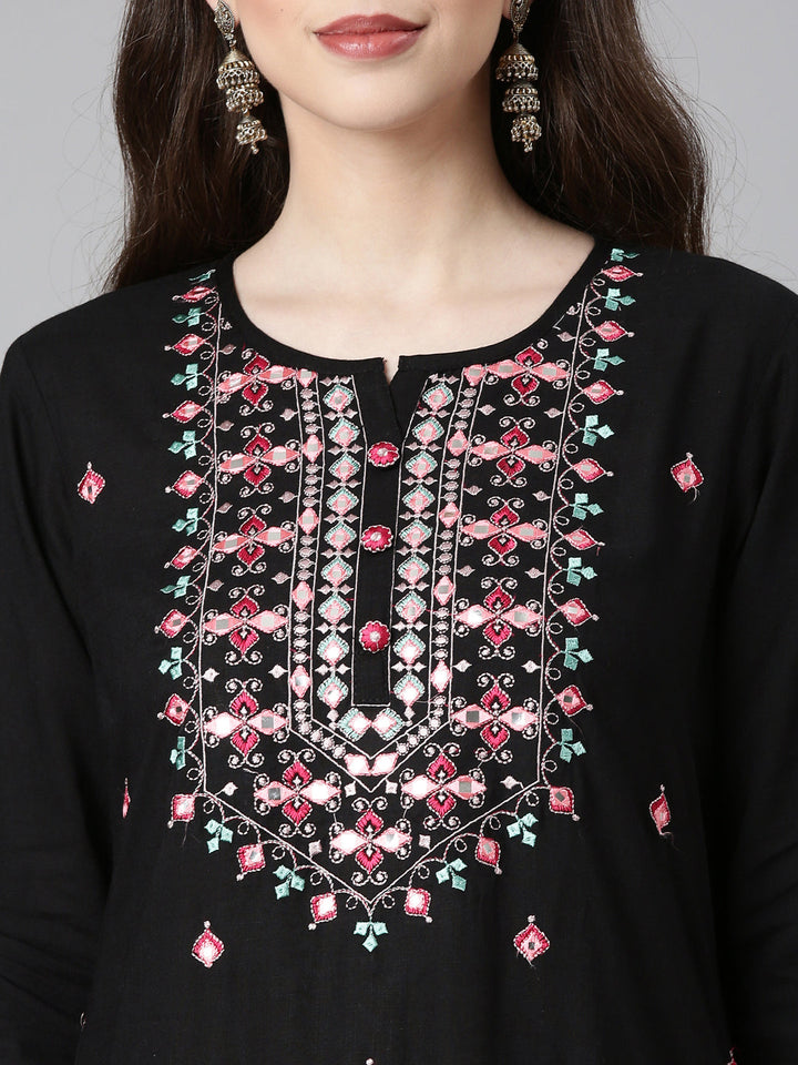 Neerus Black viscose rayon embroidered suit set - detail view 1