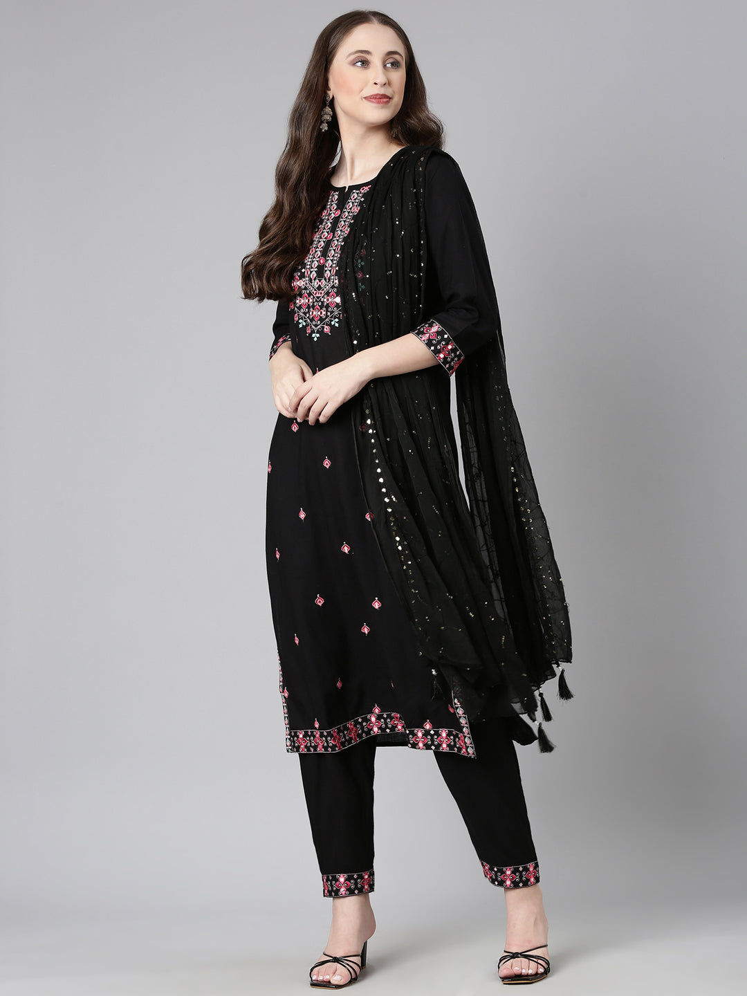 Neerus Black viscose rayon embroidered suit set - detail view 2