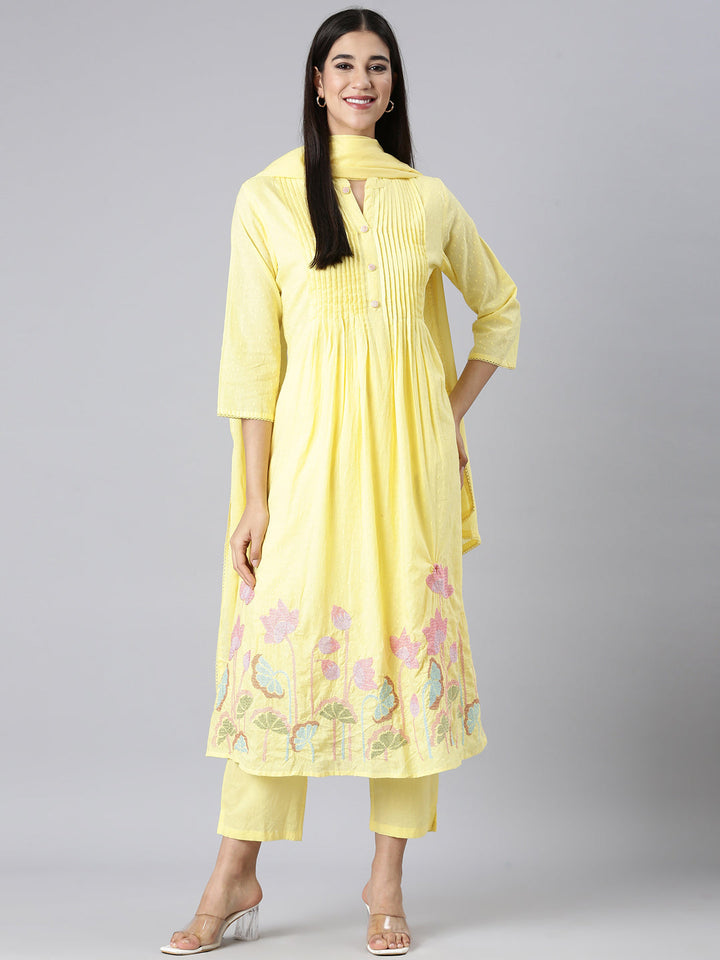 Neerus Yellow cotton solid suit set - detail view 2