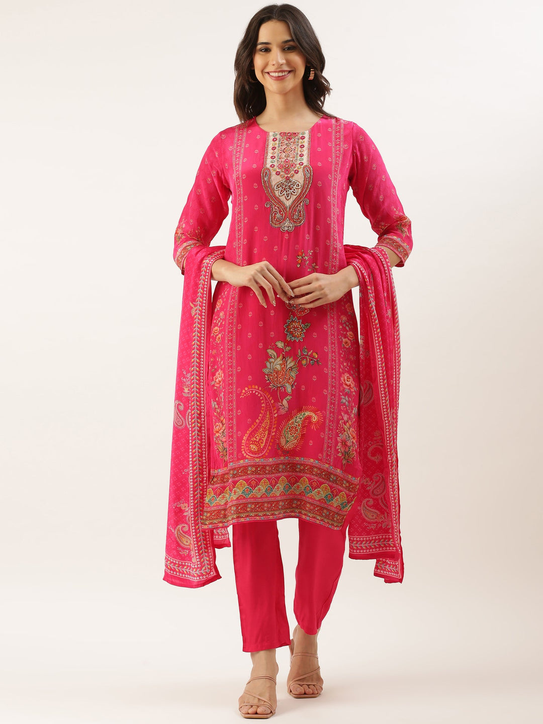 Neerus Pink crepe printed suit set - back view