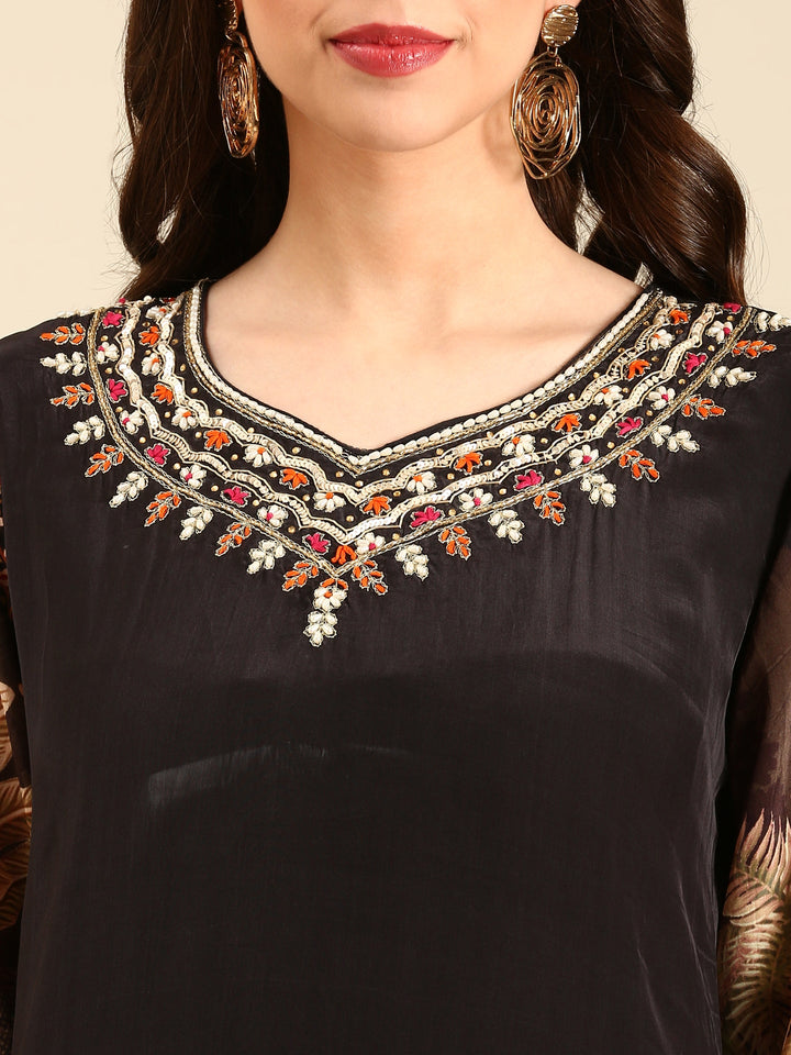 Neerus Brown crepe digital printed suit set - detail view 2