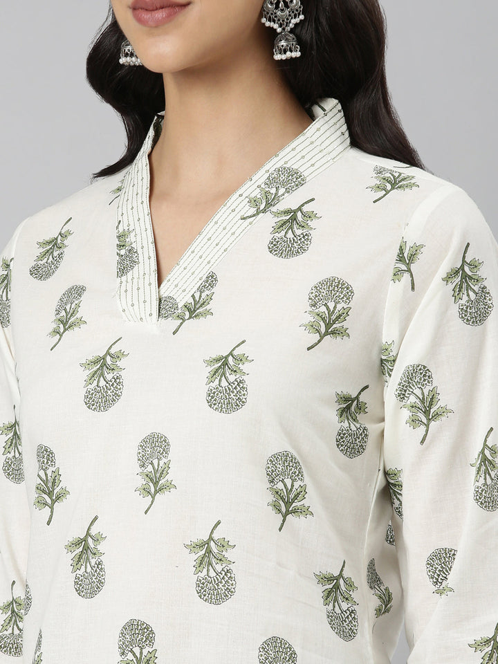 Neerus Green Casual Floral Straight Kurtas