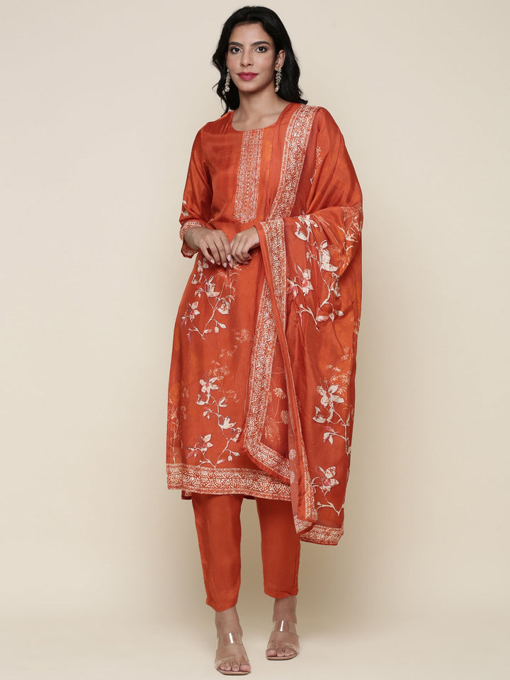 Neerus Orange silk suit set - back view
