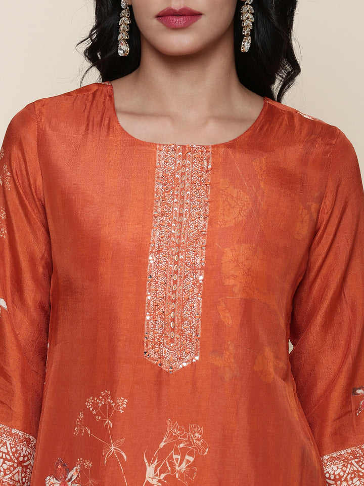 Neerus Orange silk suit set - detail view 2
