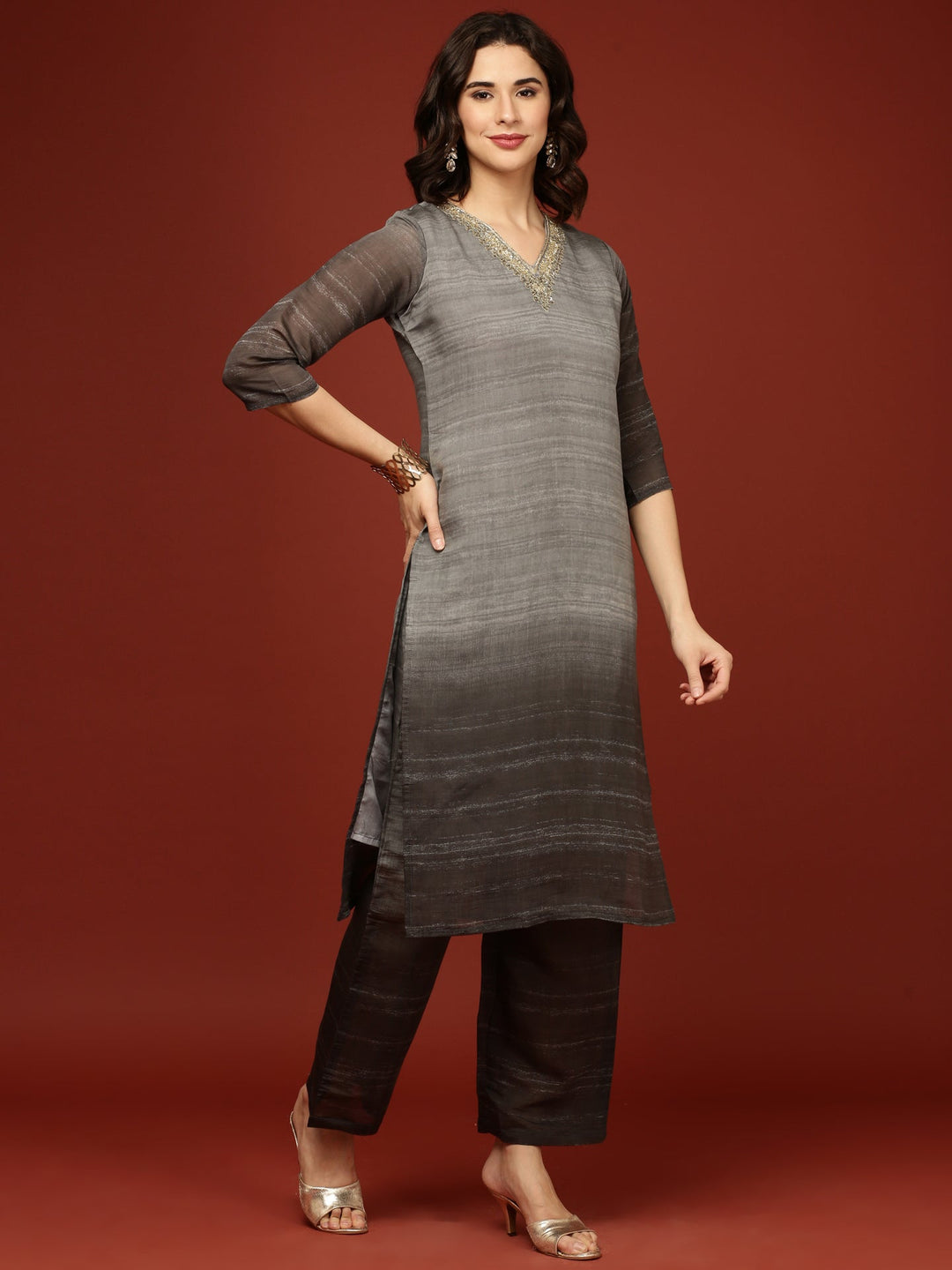 Neerus Grey muslin solid suit set - back view