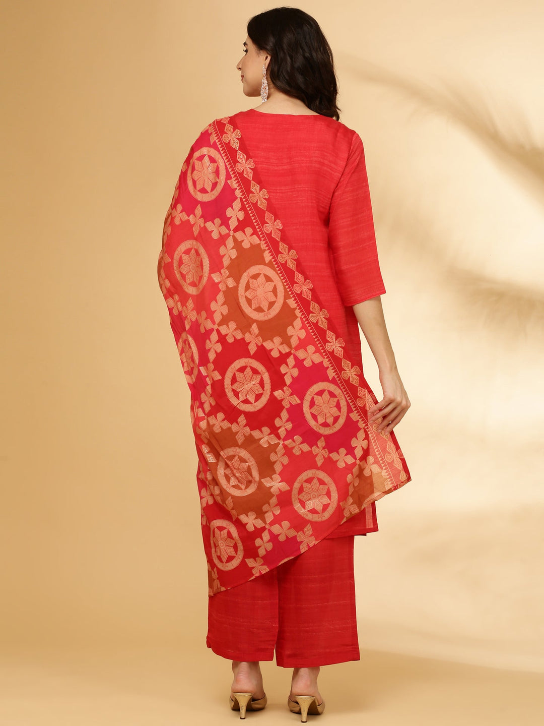 Neerus Red muslin solid suit set - side view