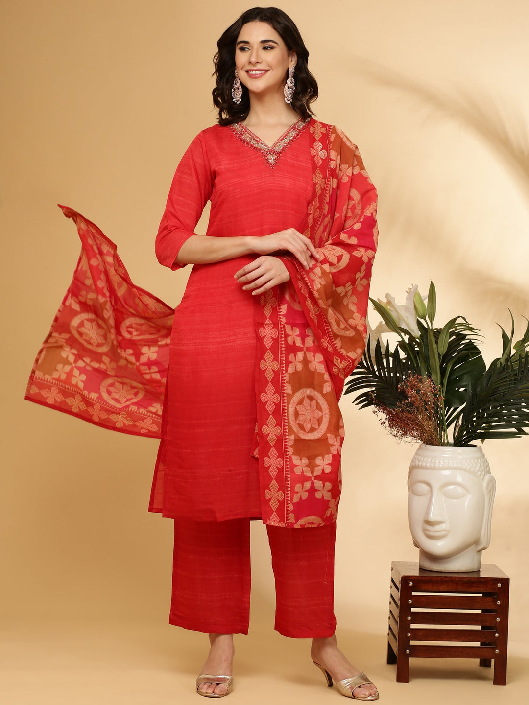 Neerus Red muslin solid suit set - detail view 2