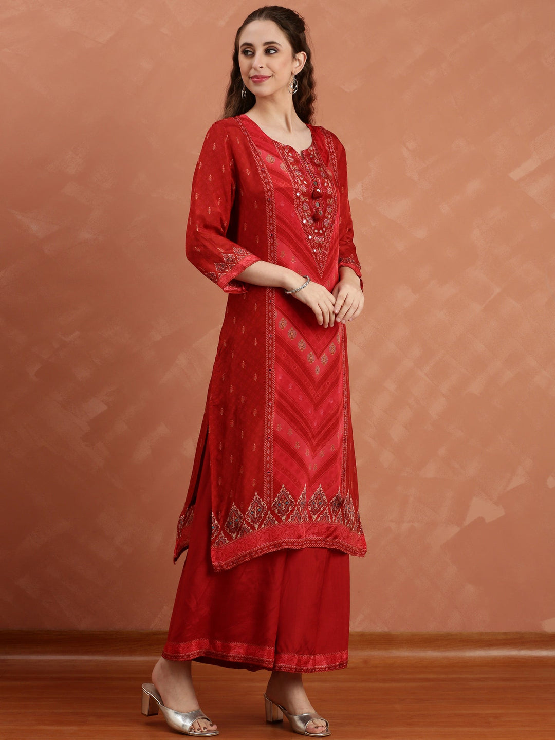 Neerus Maroon crepe printed suit set - back view