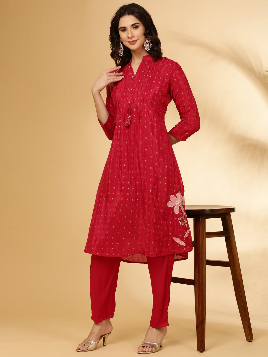 Neerus Pink crepe solid kurta set - detail view 2