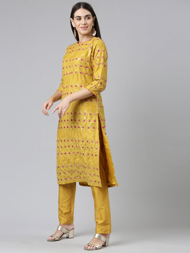 Neerus Yellow cotton printed suit set - back view