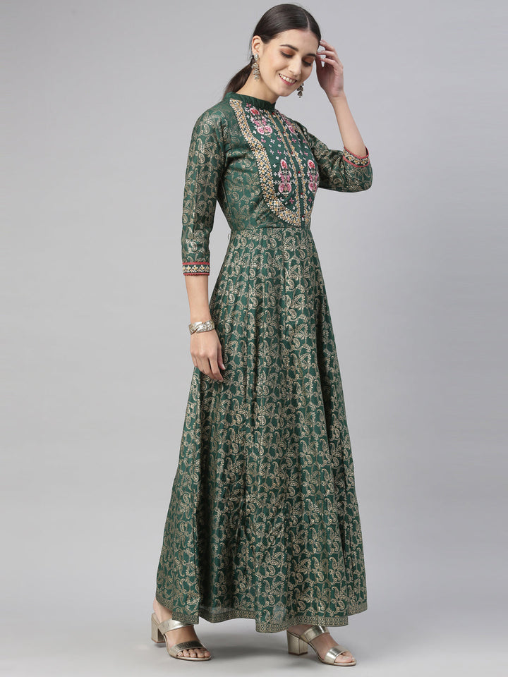 Neerus Green silk kurta set - detail view 5