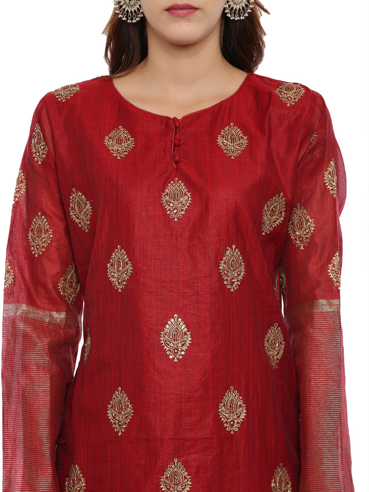 Neerus Maroon embellished kurta set with pant and dupatta - back view
