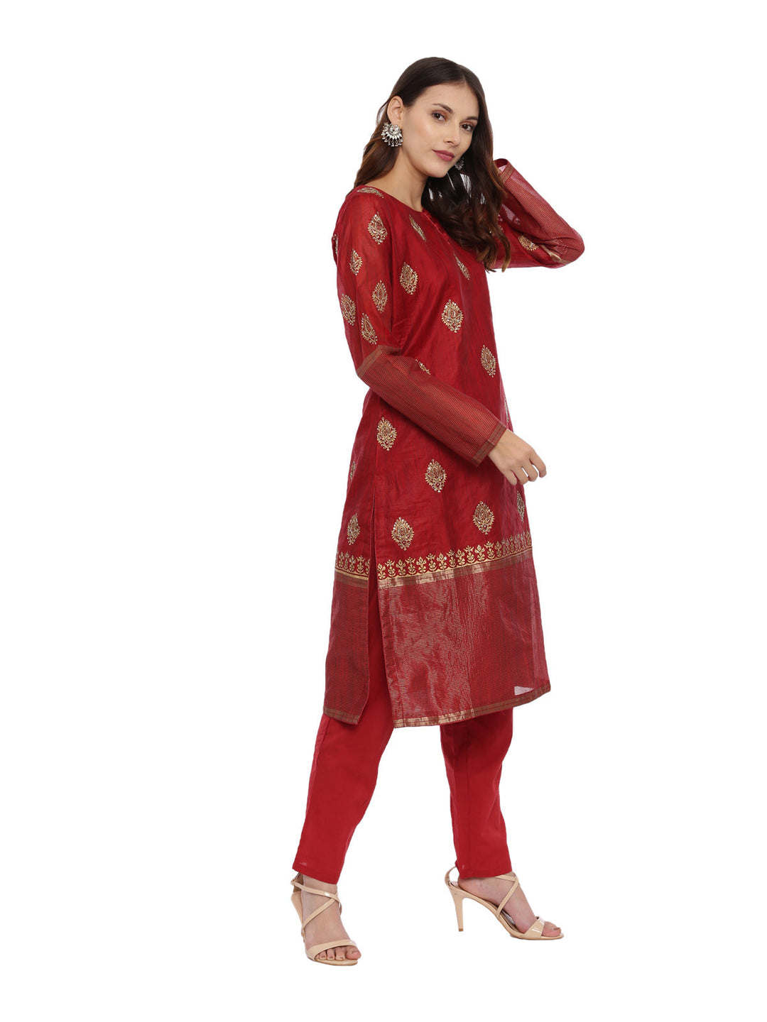 Neerus Maroon embellished kurta set with pant and dupatta - side view