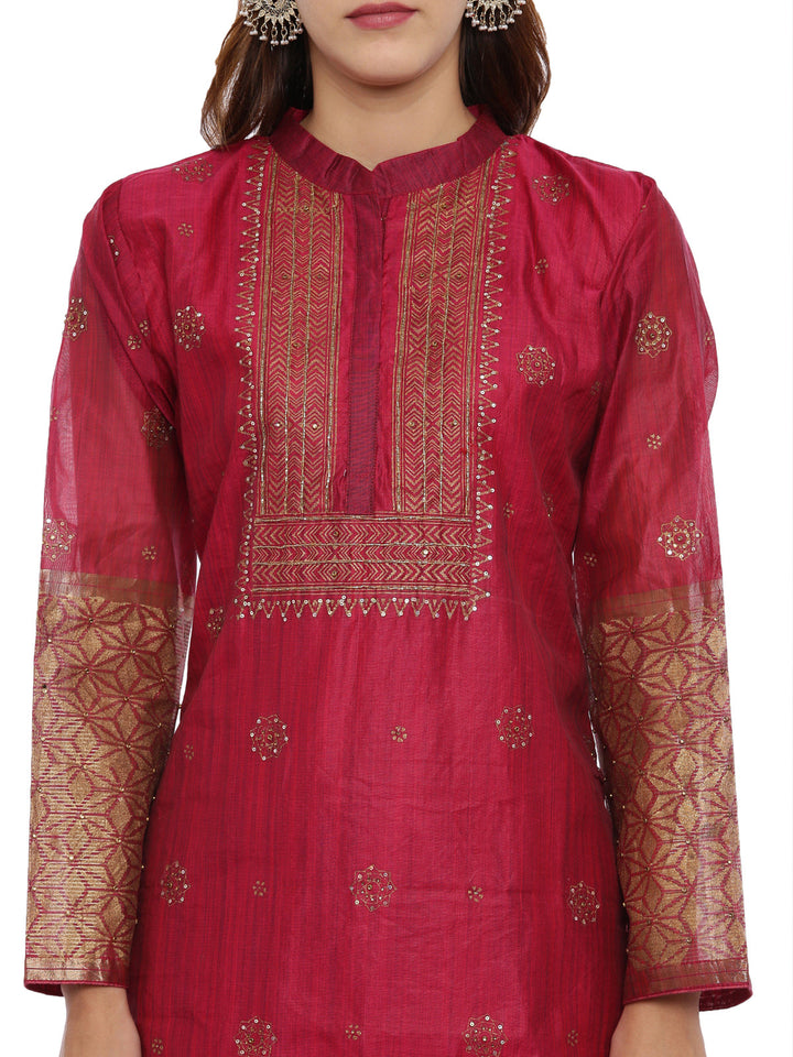 Neerus Maroon silk embellished kurta set - back view