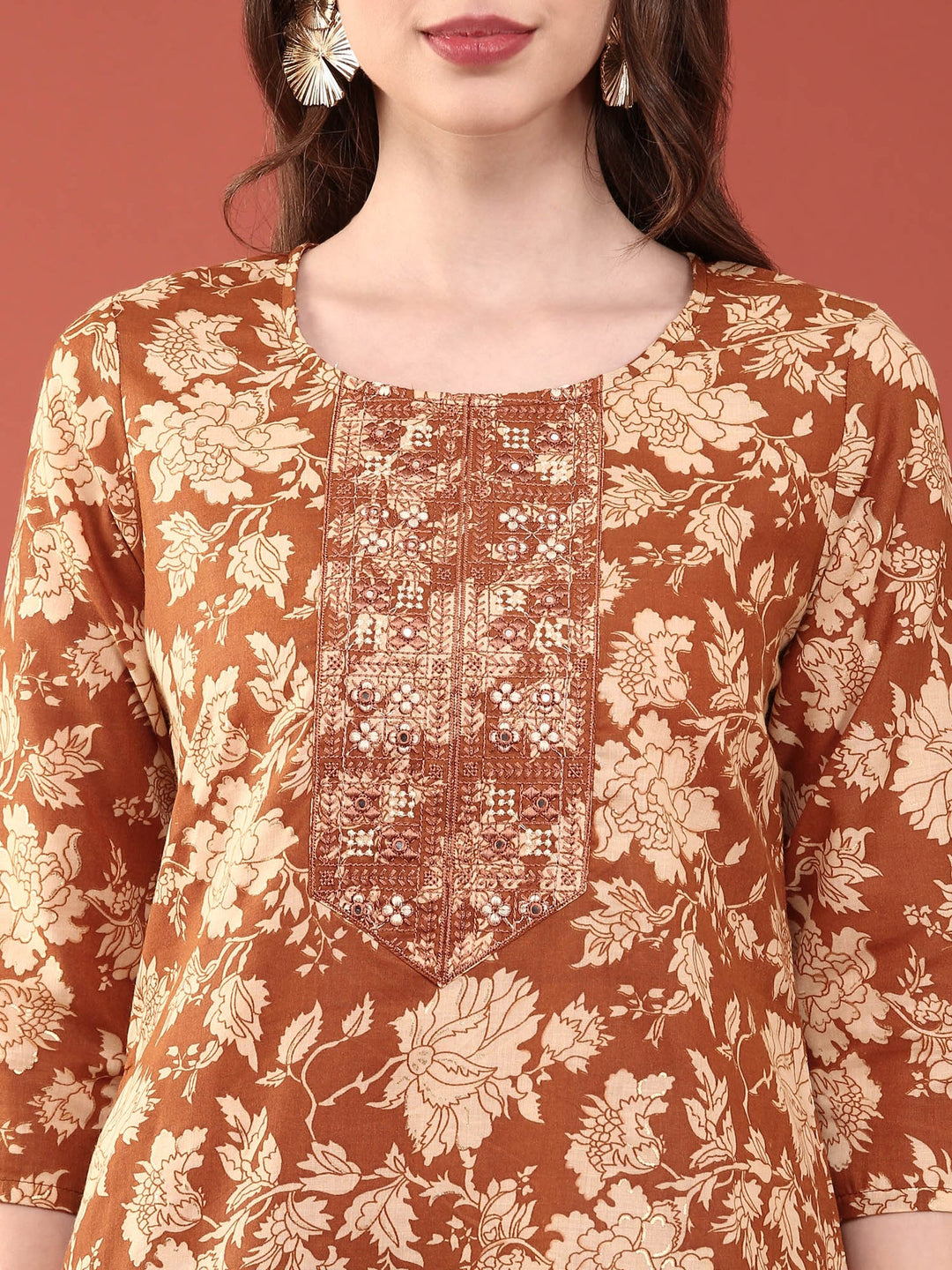 Neerus Gold modal digital printed suit set - detail view 1