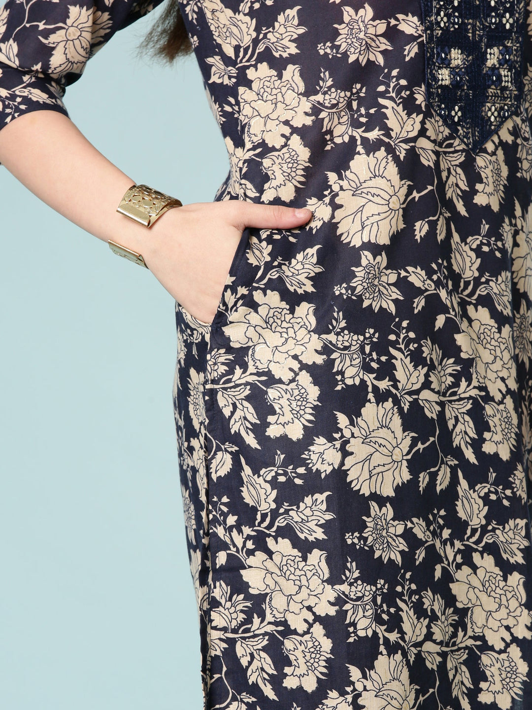 Neerus Blue modal digital printed suit set - detail view 4