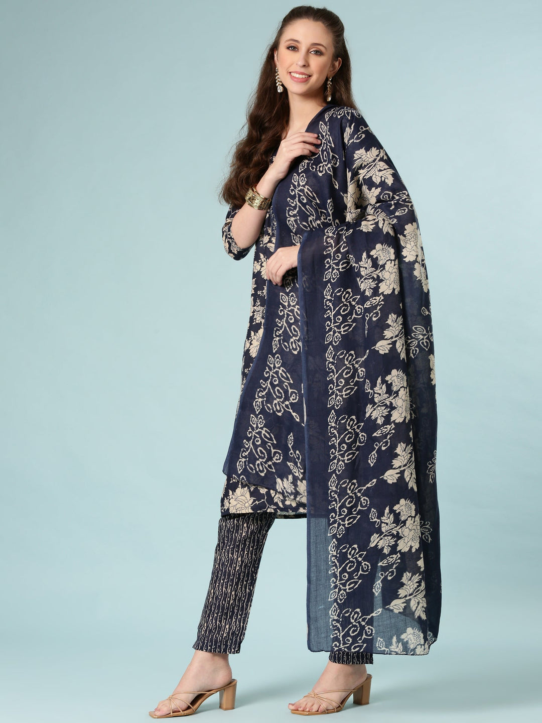 Neerus Blue modal digital printed suit set - detail view 2