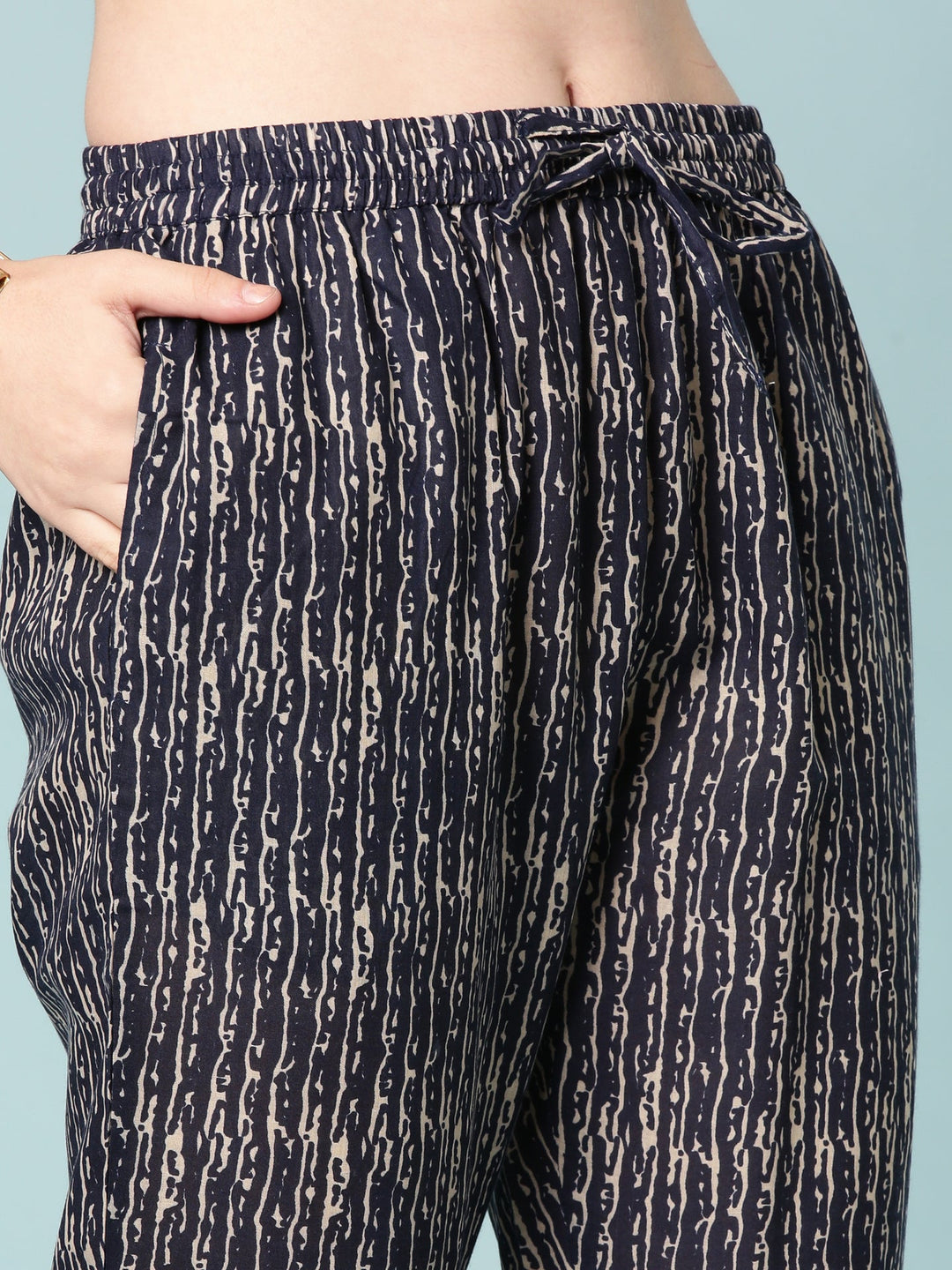 Neerus Blue modal digital printed suit set - detail view 3