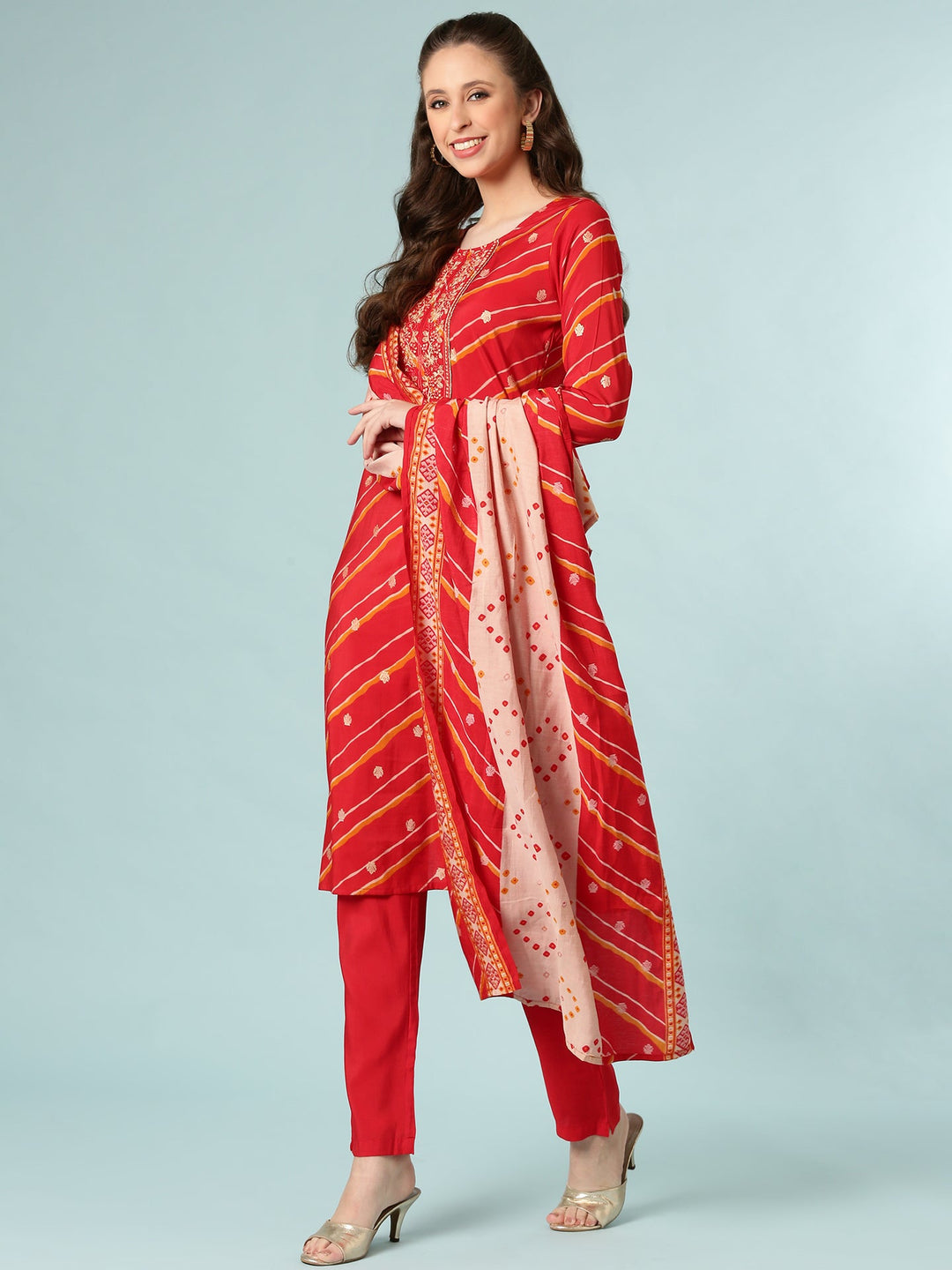 Neerus Red silk suit set - detail view 2