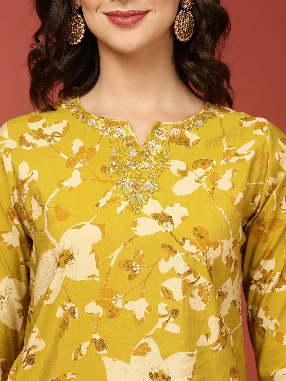 Neerus Green silk printed suit set - detail view 1