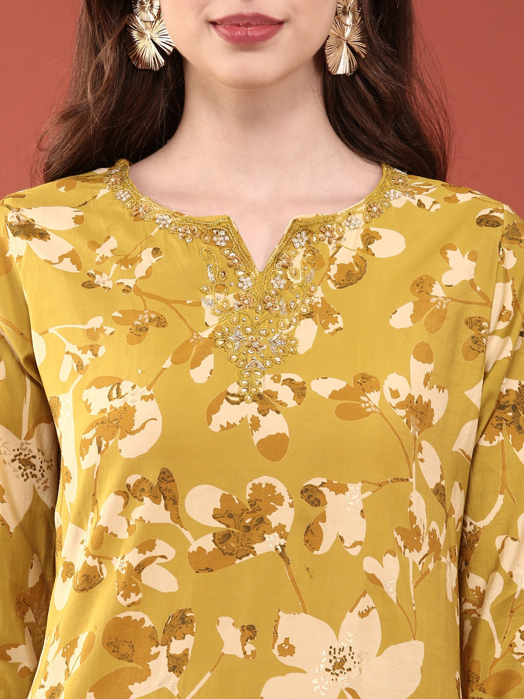 Neerus Green silk digital printed suit set - detail view 1