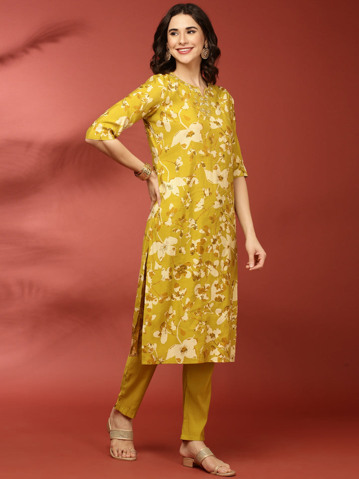 Neerus Green silk printed suit set - back view
