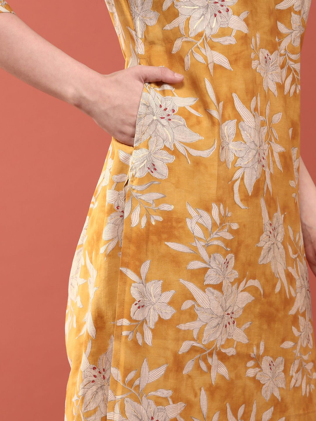 Neerus Yellow silk digital printed suit set - detail view 3