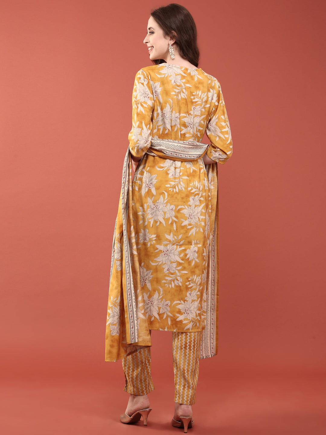 Neerus Yellow silk digital printed suit set - side view