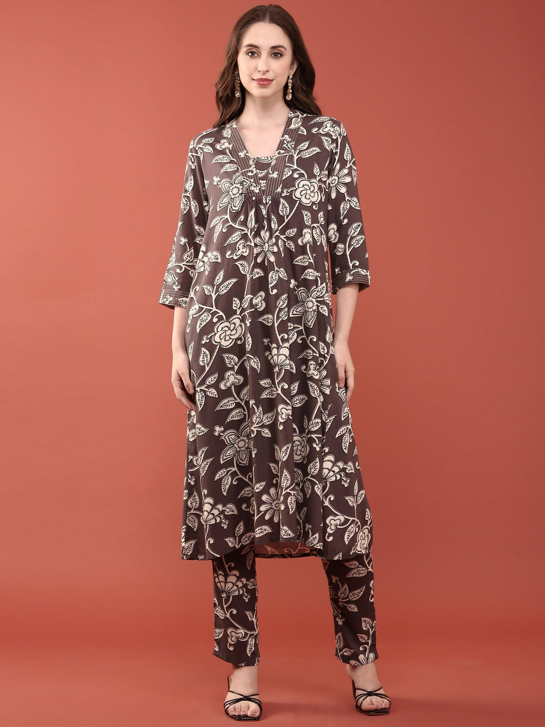Neerus Purple rayon printed suit set - front view