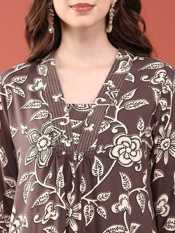 Neerus Purple rayon printed suit set - detail view 1