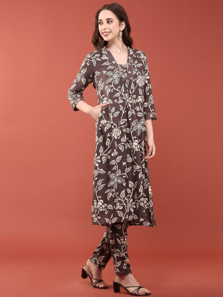 Neerus Purple rayon printed suit set - back view
