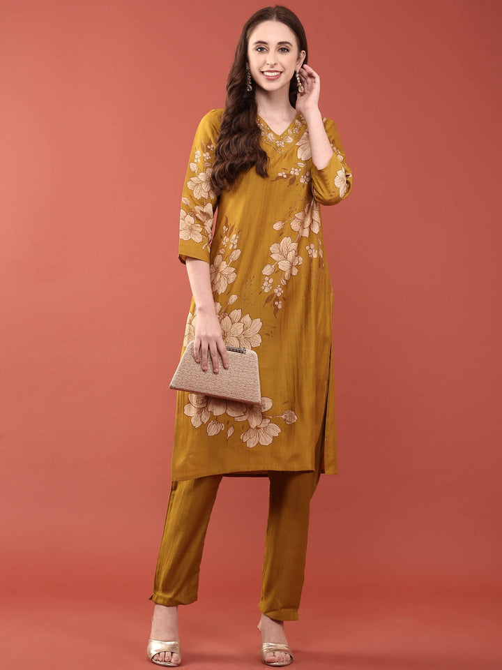Neerus Green viscose rayon floral printed suit set - detail view 2