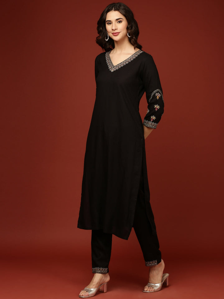 Neerus Black rayon straight suit set - back view