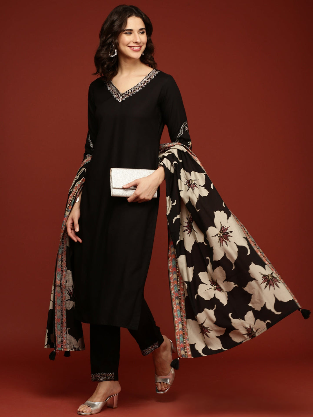 Neerus Black rayon straight suit set - detail view 2