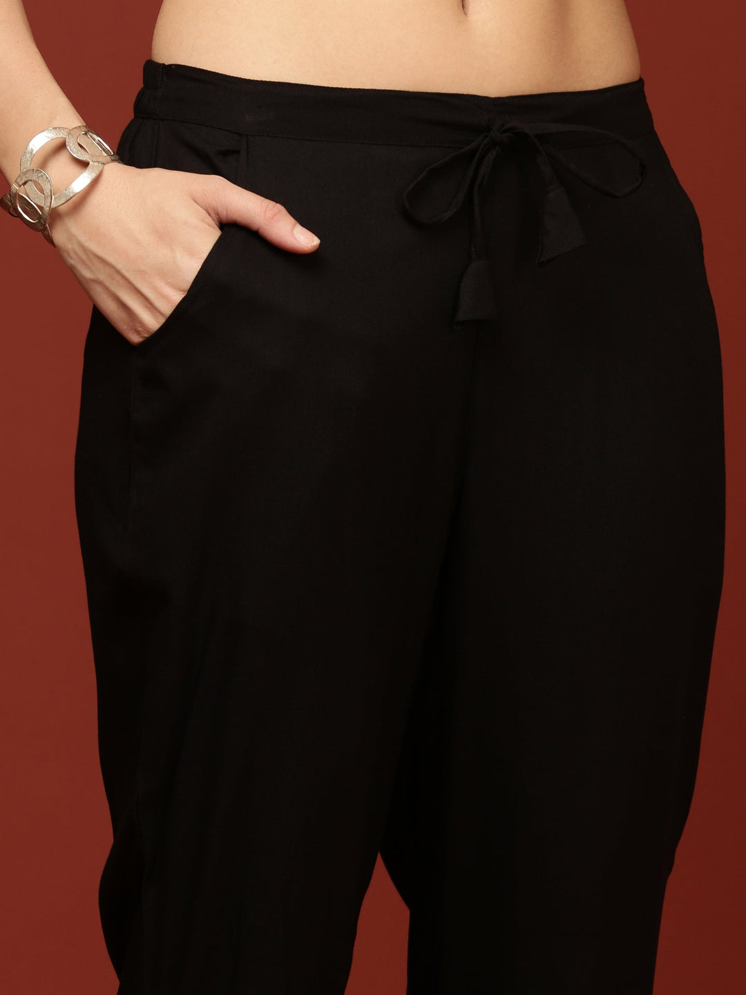 Neerus Black rayon straight suit set - detail view 3