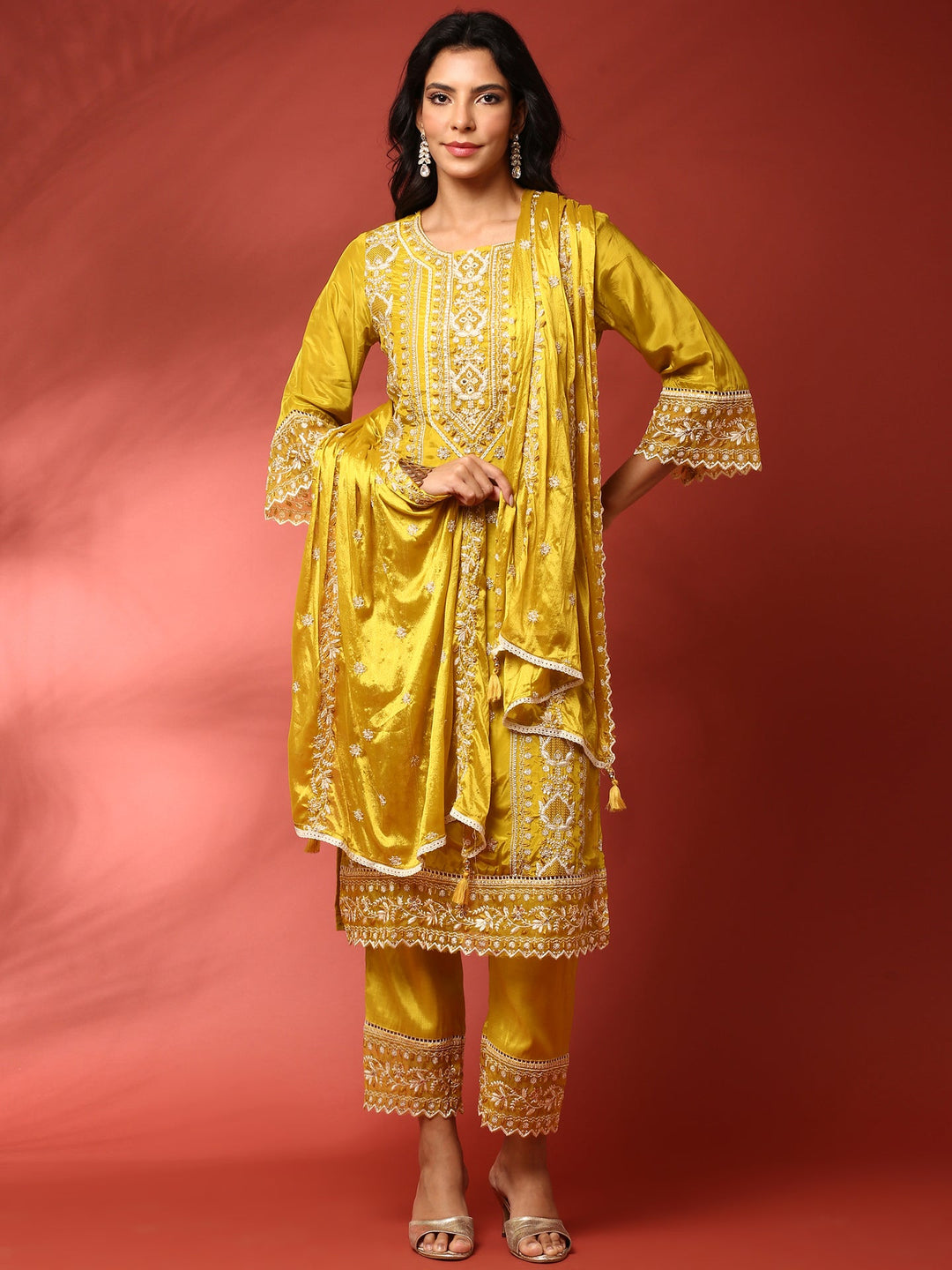 Neerus Green Muslin Embroidered Suit Set - detail view 3