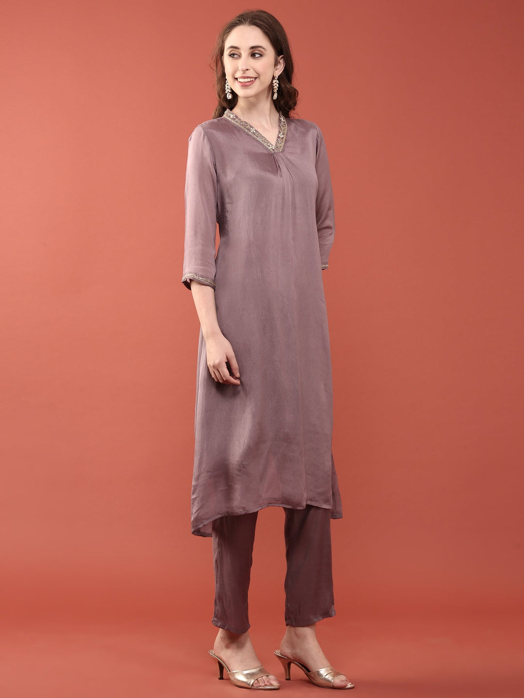 Neerus Purple chinon solid suit set - back view