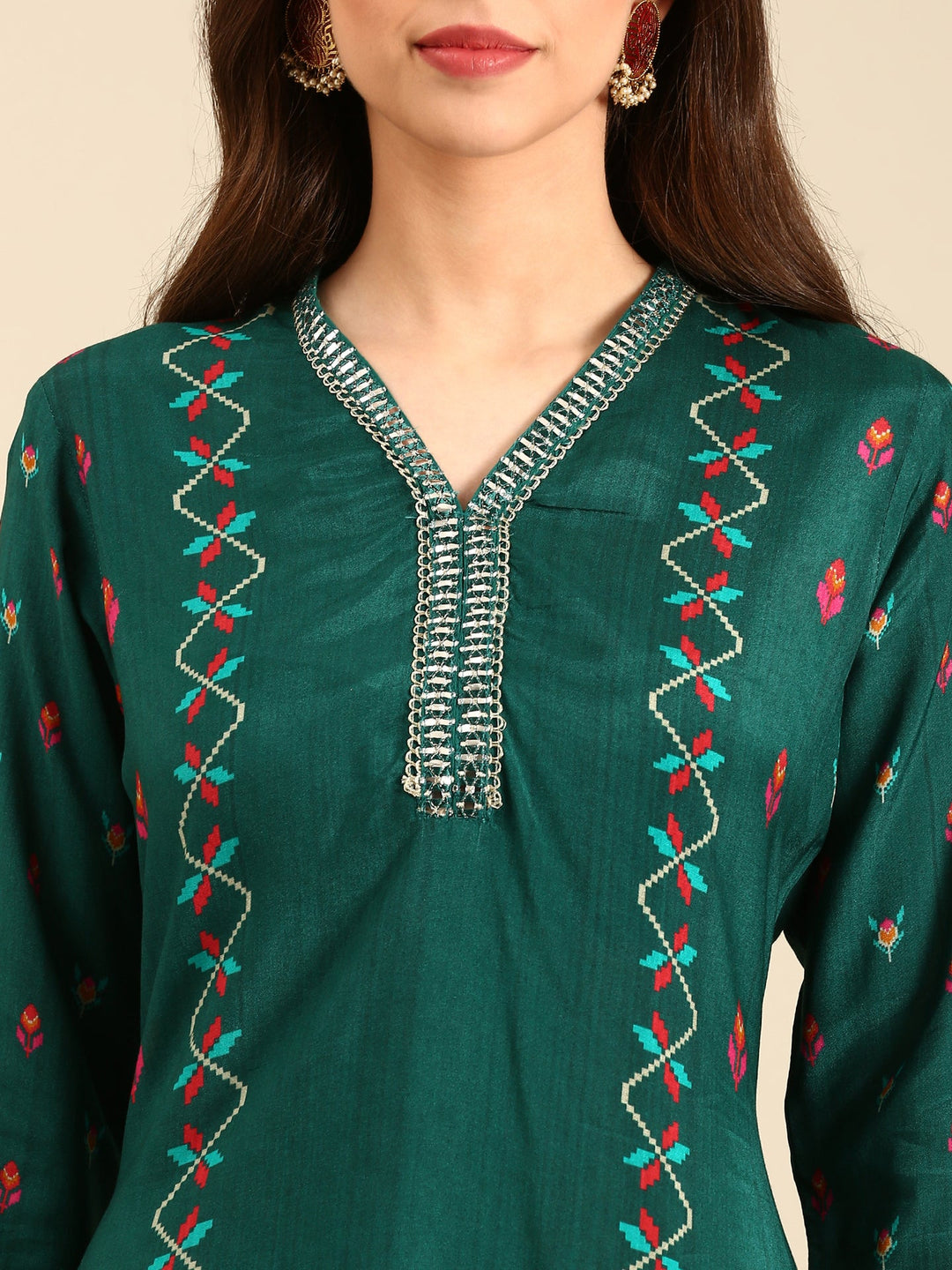 Neerus Green muslin digital printed suit set - detail view 2
