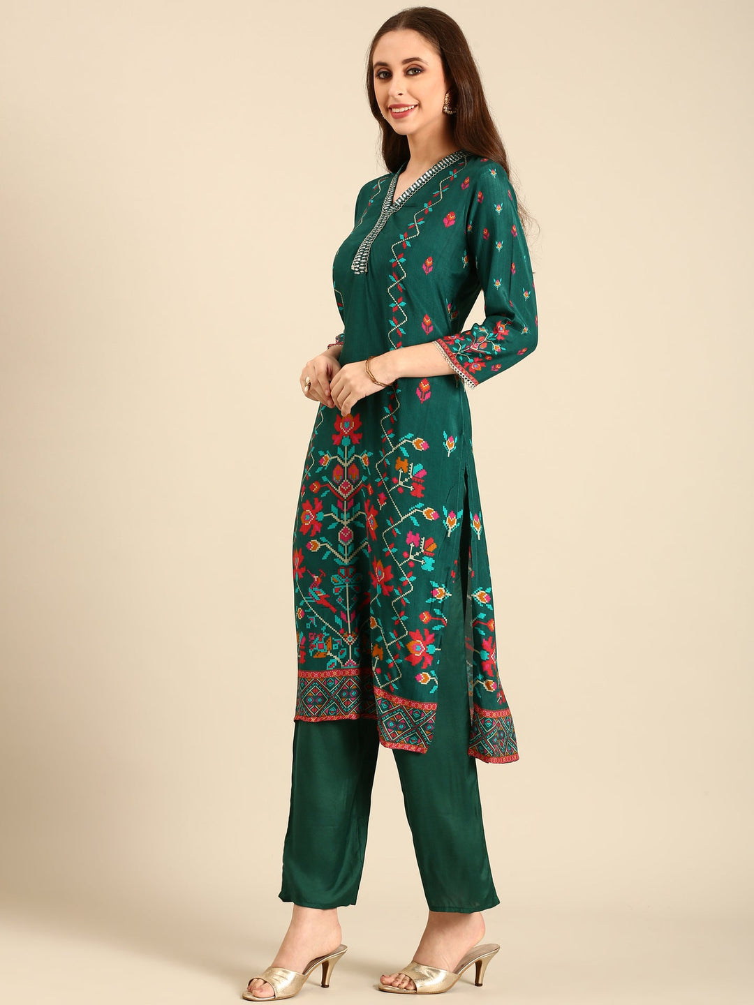 Neerus Green muslin digital printed suit set - side view