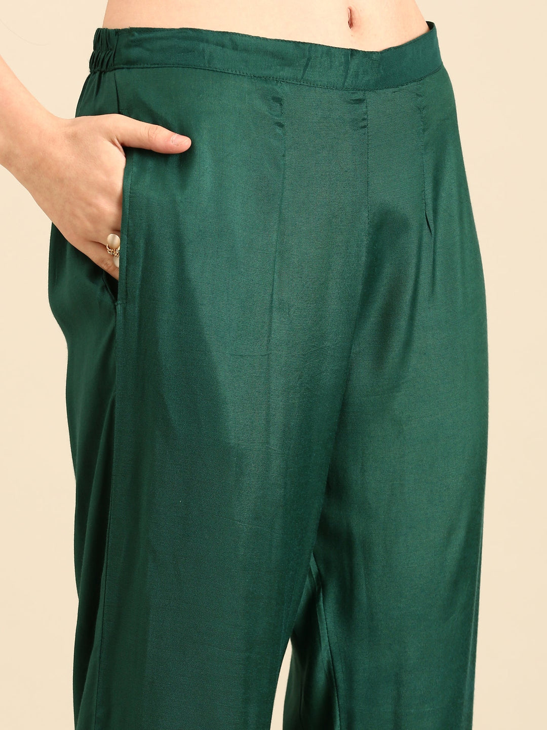 Neerus Green muslin digital printed suit set - detail view 3